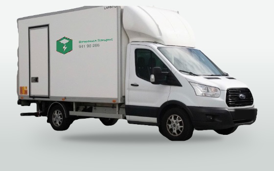 Kassebilen vår, en Ford Transit med skap for åtte EUR-paller, sett skrått forfra